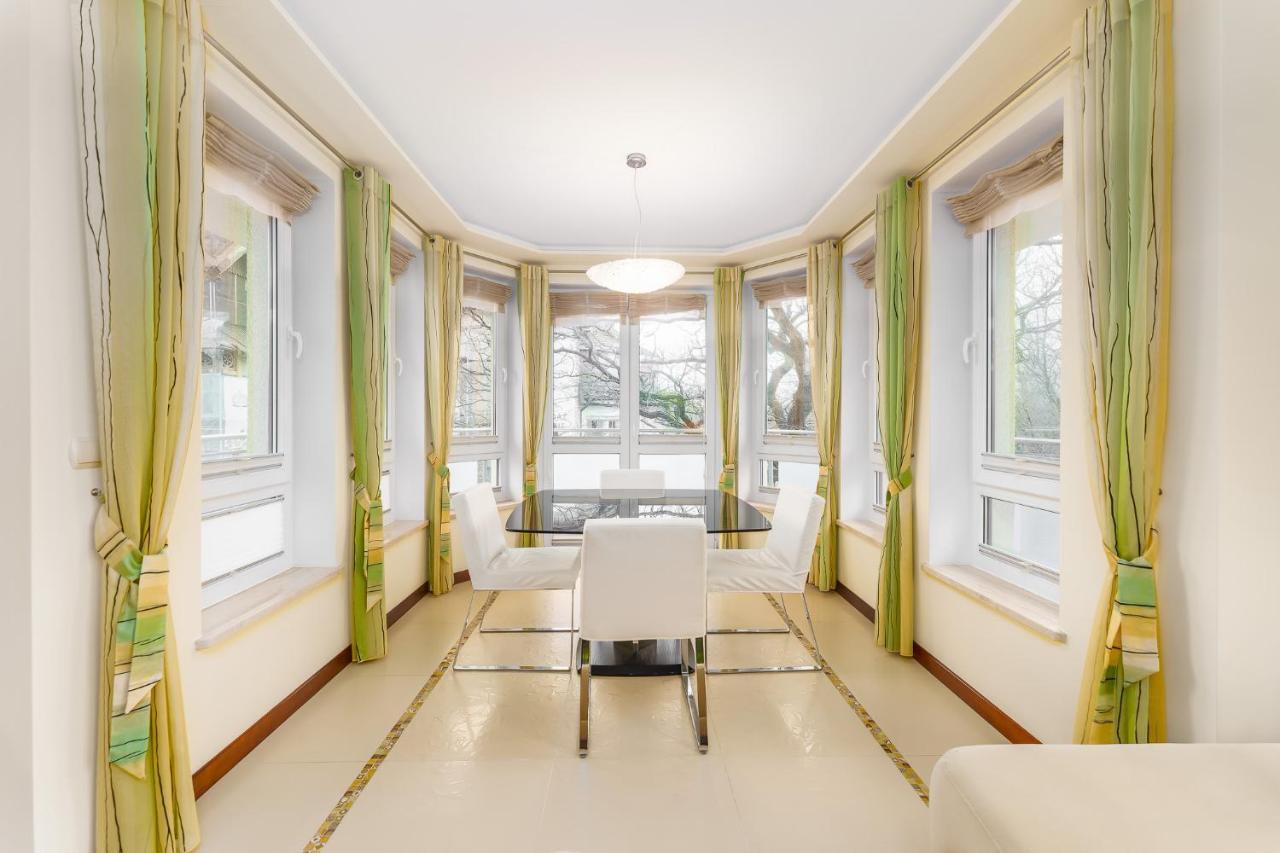 Seaside Apartment With Parking & Ac - 150 M To The Beach By Noclegi Renters Miedzyzdroje Bagian luar foto